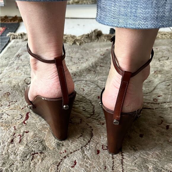 Dolce & Gabbana leather and wood strap wedges. 4” heels. - Picture 4 of 8